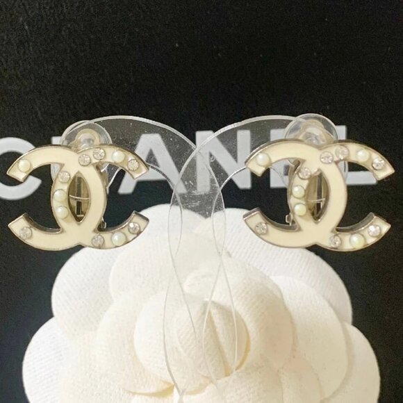 CHANEL CC Logos White Enamel Rhinestone Pearl Earrings Gold Tone 07A Auth #7919